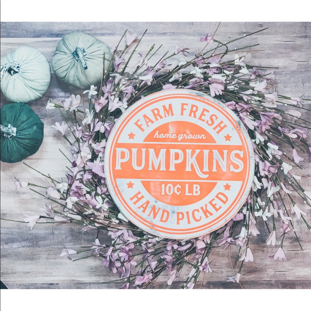 Farm fresh Pumpkin - round wood sign